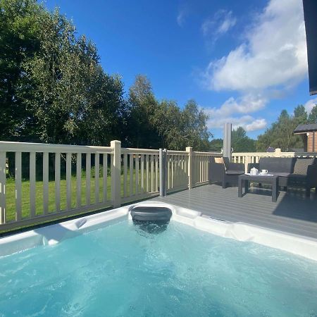 The Yorkshire Burrow Lodge With Hot Tub Exterior photo