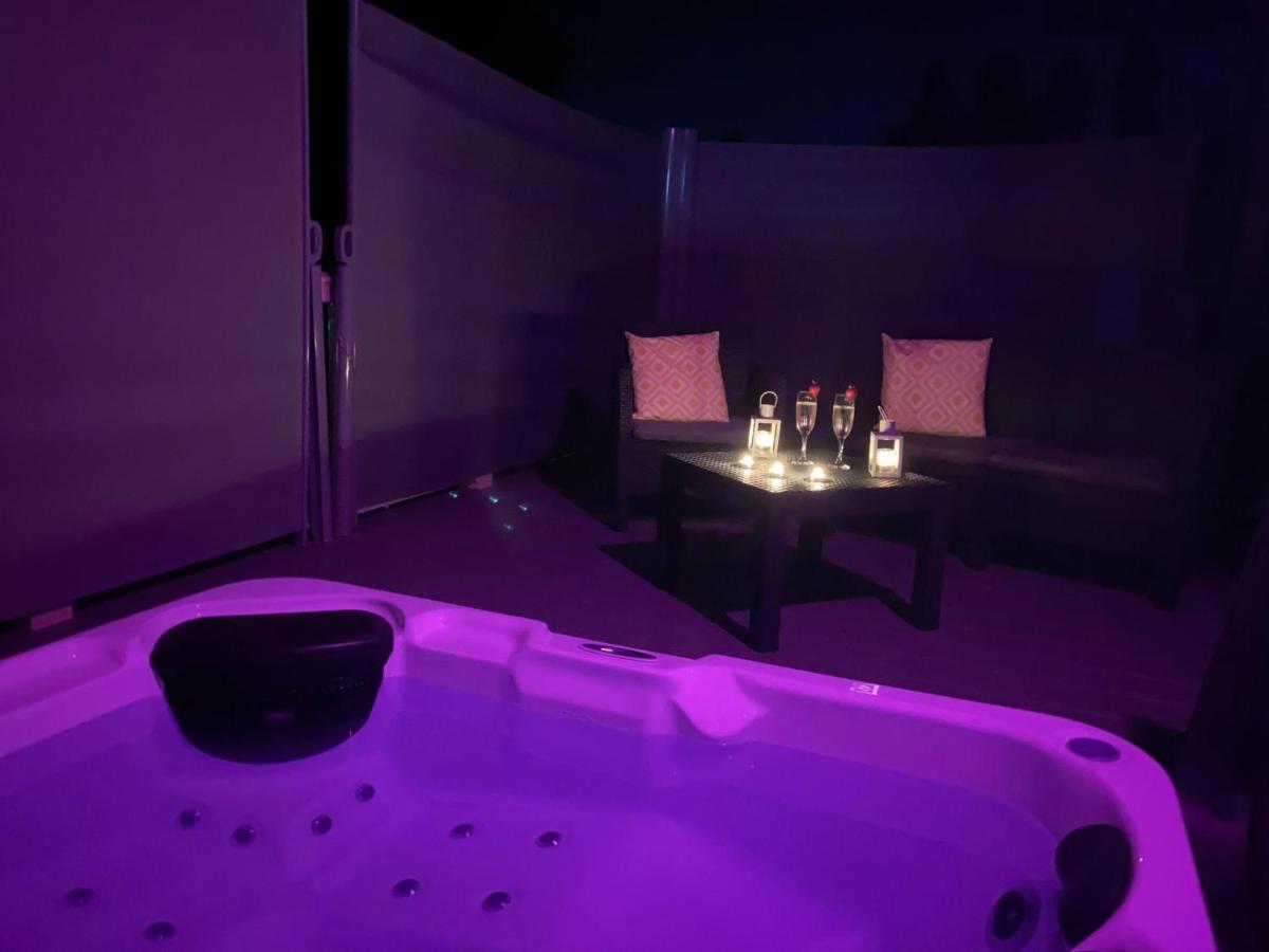 The Yorkshire Burrow Lodge With Hot Tub Exterior photo