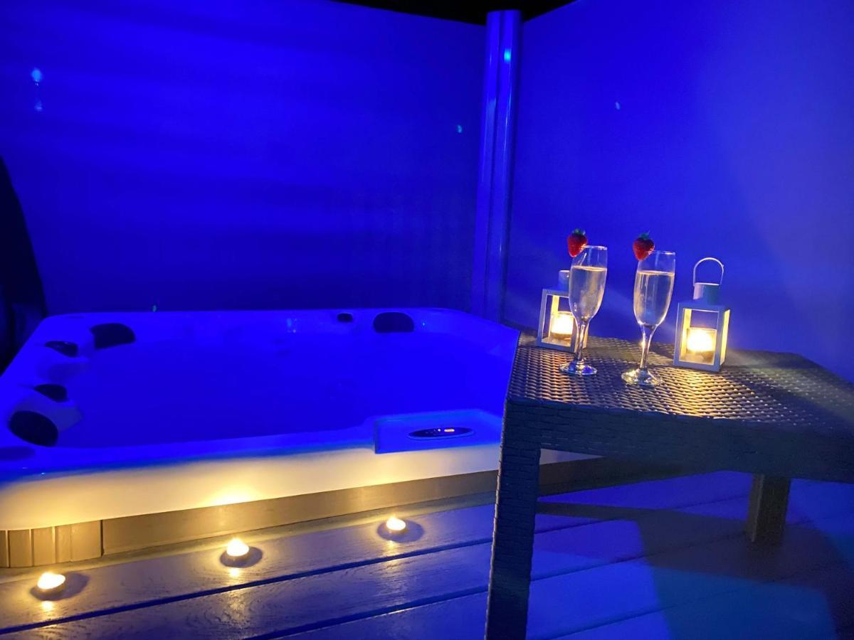 The Yorkshire Burrow Lodge With Hot Tub Exterior photo